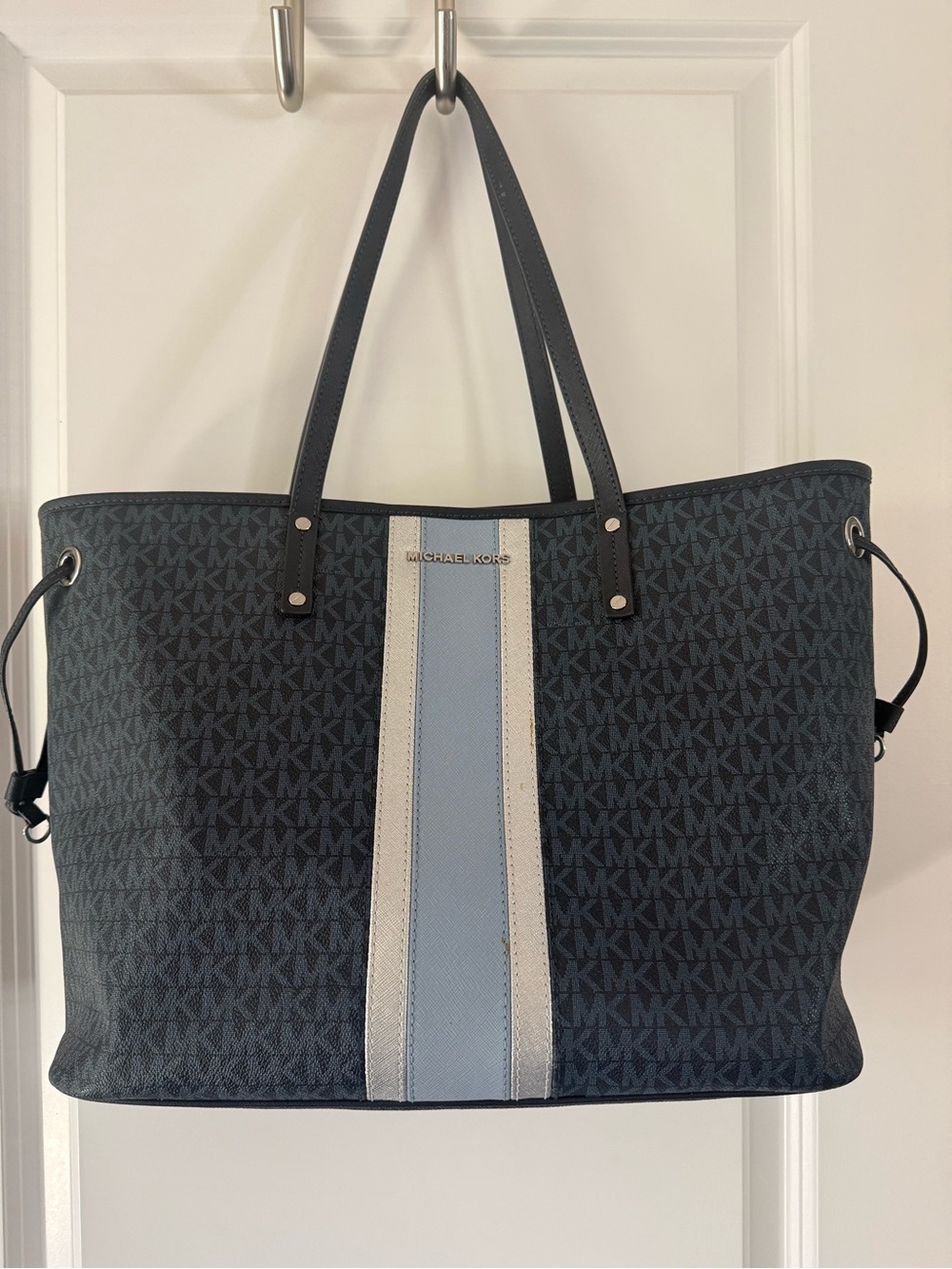 Michael Kors Signature Jet Set Travel Large Drawstring Tote with Center Stripe.
